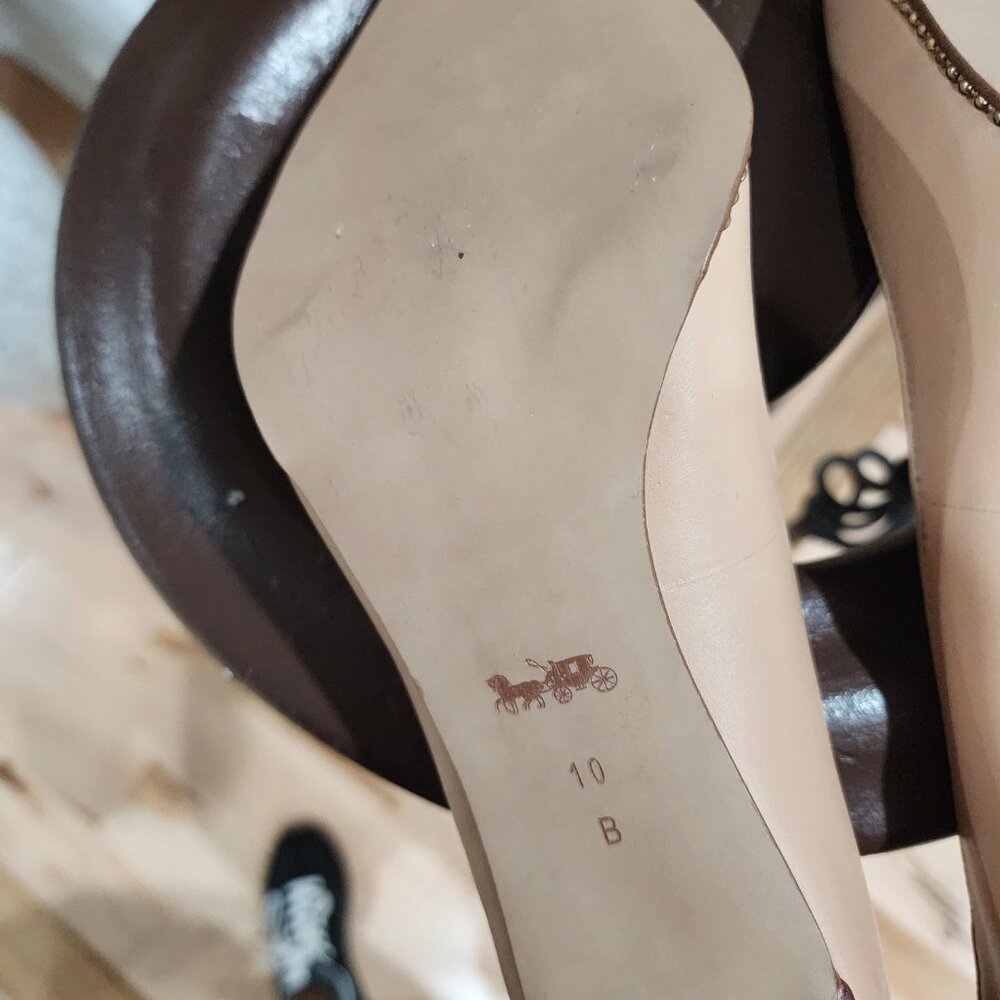 Brand New - COACH Waverly Beadchain Pumps - Nude with Gold Studs - Picture 5 of 7